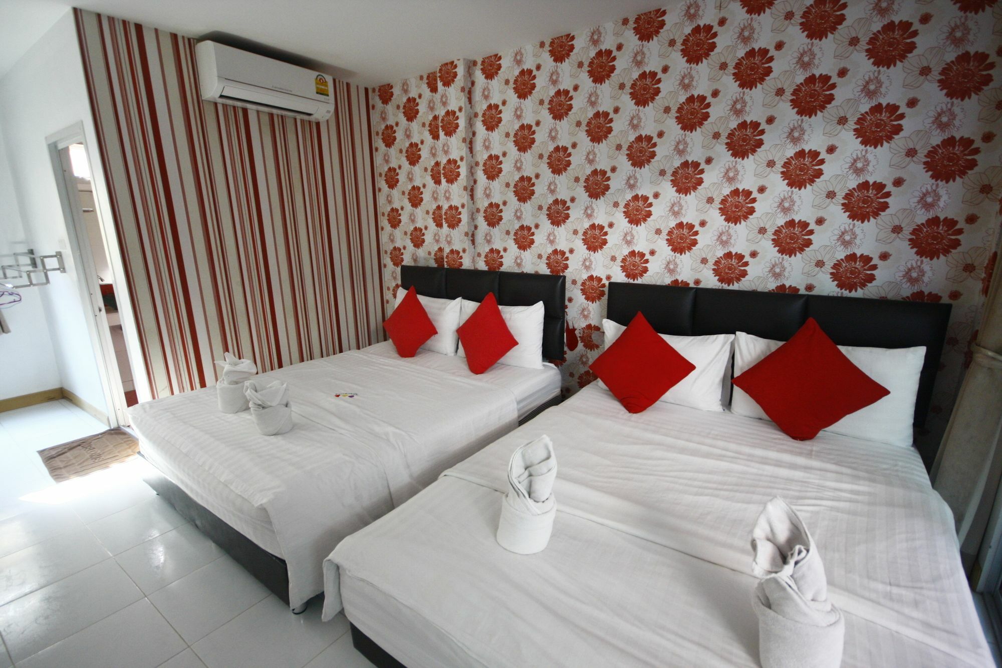 Tawaen Beach Resort Koh Larn Eksteriør billede